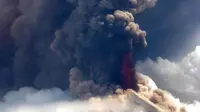 Ubah Siang Bak Malam, Letusan Gunung Ulawun Picu 5.000 Warga Kabur