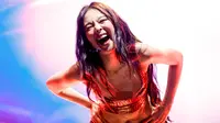 Jennie BLACKPINK tampil di Outdoor Theatre selama Festival Musik dan Seni Coachella Valley 2025 di Empire Polo Club, Indio, California, Amerika Serikat (AS), 13 April 2025. (Frazer Harrison/Getty Images for Coachella/AFP)