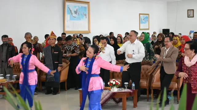 Kepala Badan Bahasa beserta jajaran pejabat Badan Bahasa dalam pembukaan Gelar Wicara dan Tunas Bahasa Ibu 2019 di Badan Bahasa Rawamangun