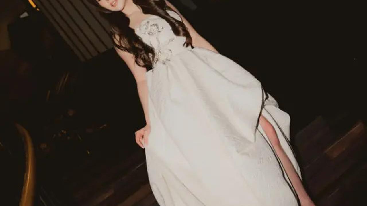 8 Gaya Agatha Chelsea Pakai Dress Panjang, Tampil Anggun dan Cantik Menawan