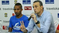 Pelatih Persiba Balikpapan, Milomir Seslija. (Bola.com/Iwan Setiawan)