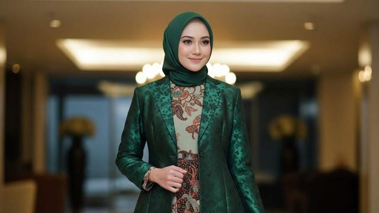 7 Model Gamis Batik Blazer Panjang yang Elegan untuk Acara Resmi
