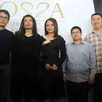 Selama 21 tahun berkarier bermusik, sederet penghargaan pernah diraih oleh Rossa. Lantaran ia pernah bingung mau mengejar apa lagi, ibu satu anak itu pernah ingin berniat untuk pindah ke Sydney. (Deki Prayoga/Bintang.com)