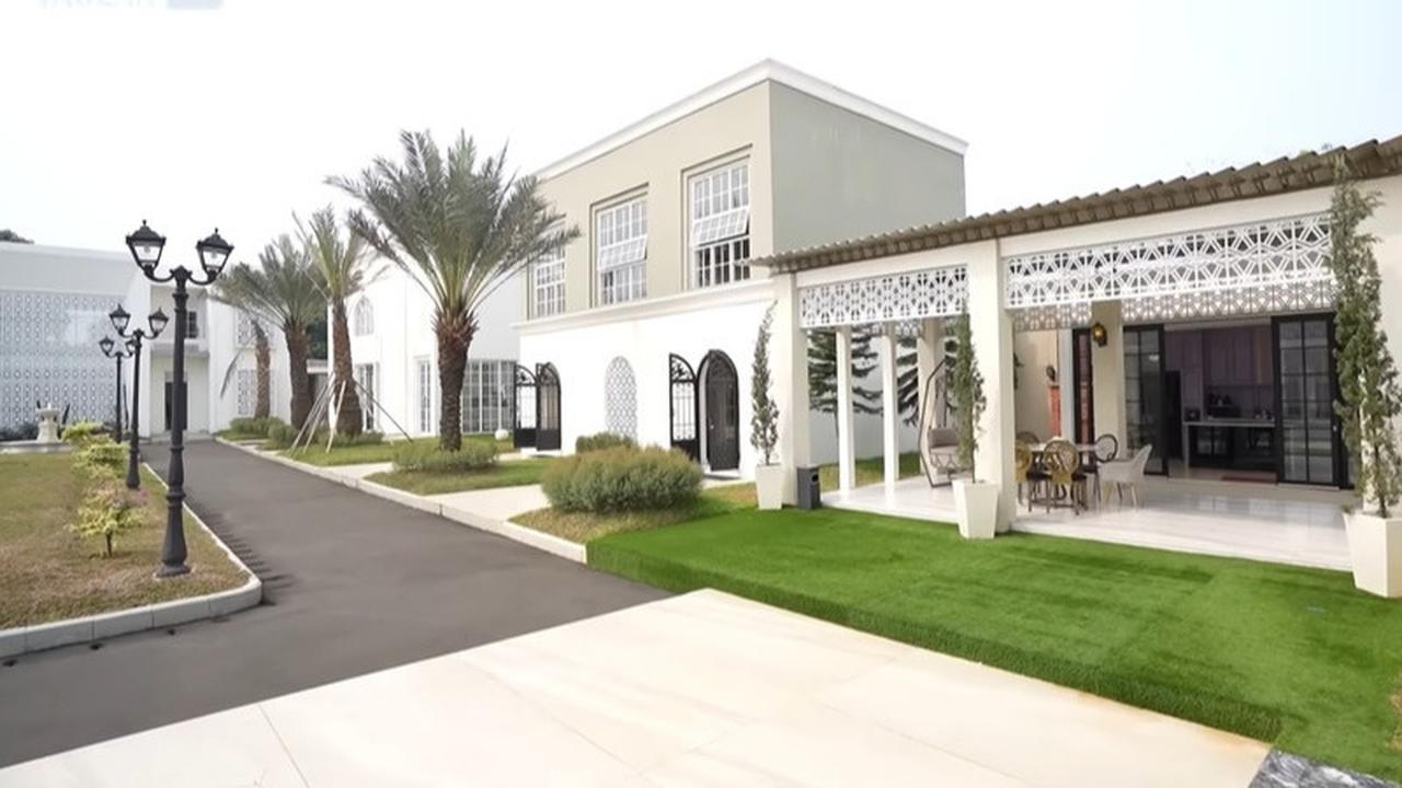 5 Potret Rumah Ustaz Solmed Sangat Luas, Dilengkapi Fasilitas Mewah - Ada Hunian Terpisah Buat ART
