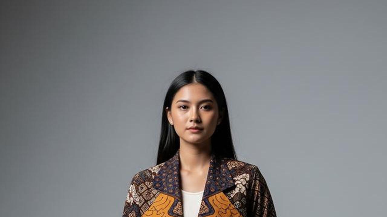 Blazer Batik atau Outer Batik, Mana yang Lebih Stylish untuk Acara Formal?