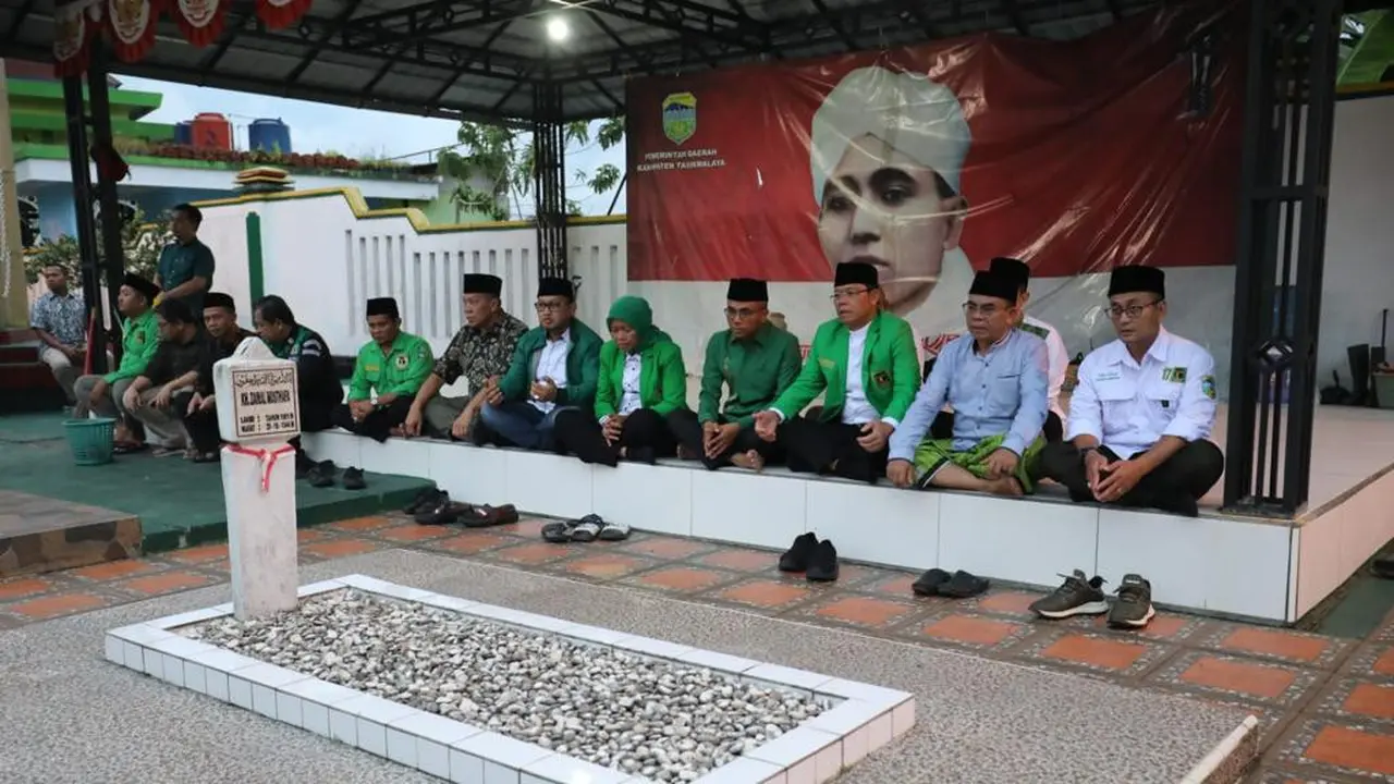 Plt Ketua Umum PPP Muhamad Mardiono, di Ponpes Sukamanah, Sukarame, Kabupaten Tasikmalaya, Jawa Barat, Kamis (9/2/2023) (Istimewa)