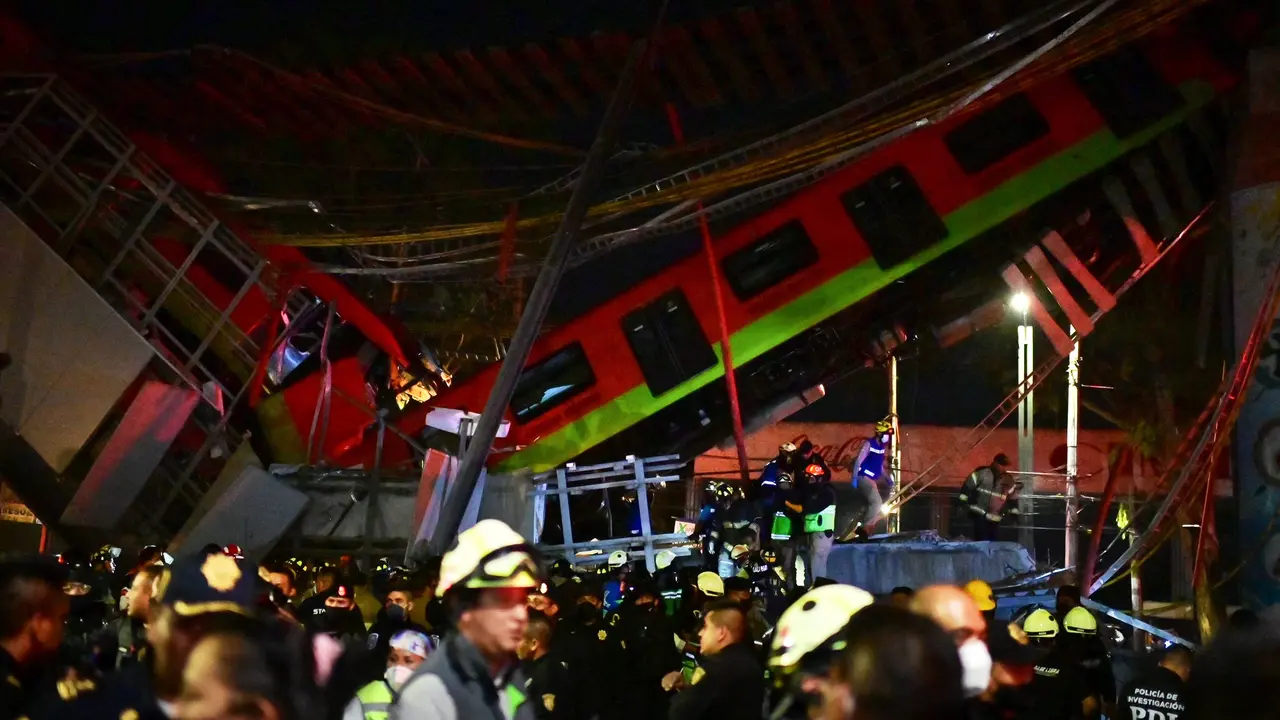 Jembatan Layang Metro di Meksiko Ambruk
