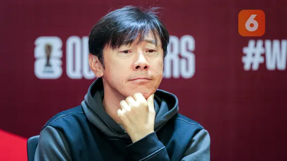 <p>Pelatih Timnas Indonesia, Shin Tae-yong saat konferensi pers jelang laga Kualifikasi Piala Dunia 2026 antara Timnas Indonesia Vs Vietnam di Stadion Utama Gelora Bung Karno (SUGBK), Senayan, Jakarta, Rabu (20/03/2024). (Bola.com/Bagaskara Lazuardi)</p>
