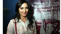 Saat melihat adegannya sedang bercinta di film 13, Marissa Christina malu.