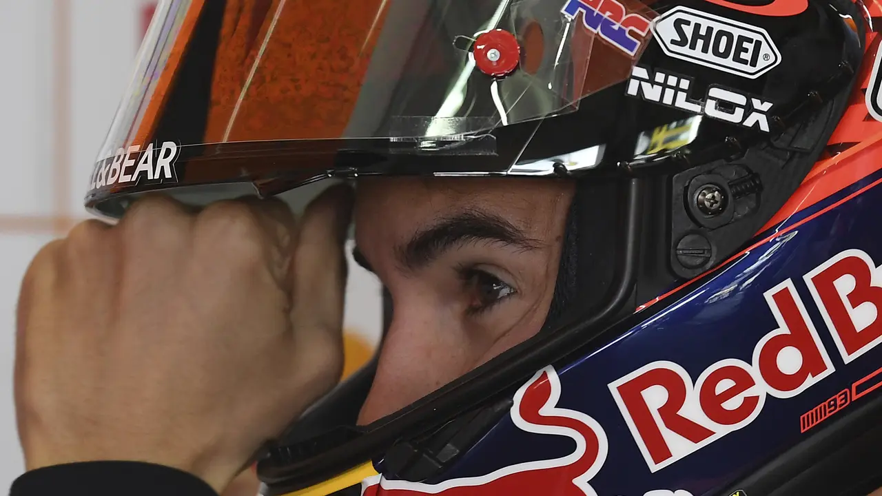 Pembalap Repsol Honda, Marc Marquez, mengoleksi 129 angka di klasemen sementara MotoGP 2017. (AP Photo/Hendrik Schmidt)
