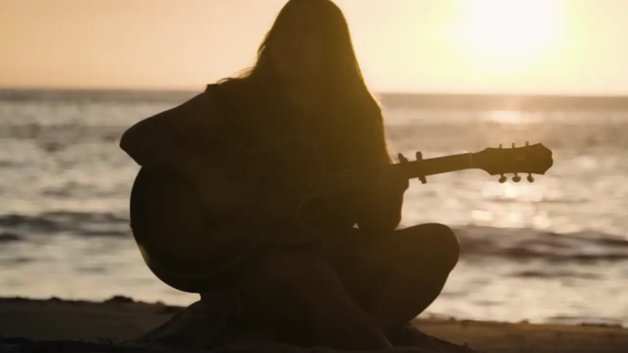 Makna lagu Sailor Song ciptaan Gigi Perez (Foto: YouTube Gigi Perez)
