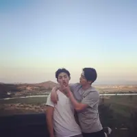 Nam Joo Hyuk rayakan ulang tahun dengan Ji Soo. (Foto: Koreaboo)