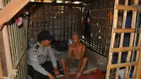 Kakek Tarjo Hidup Sebatang Kara di Gubuk Bekas Kandang Kambing