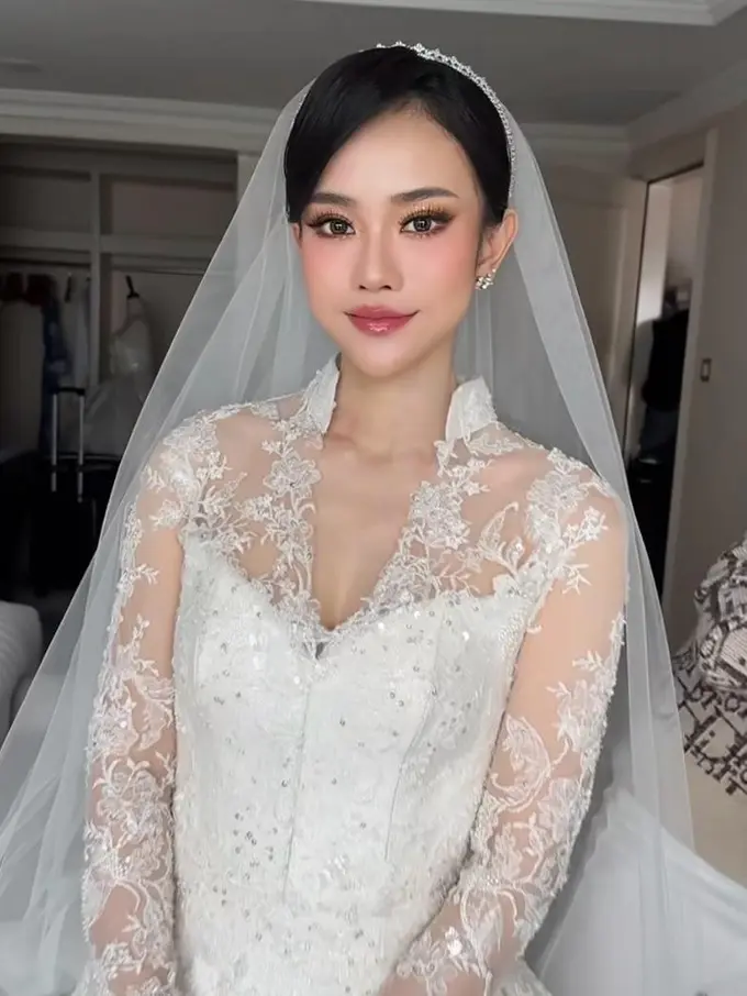 Bak Boneka China, 5 Potret Makeup Look Oriental Jessica Jane di Hari Pernikahan Curi Perhatian
