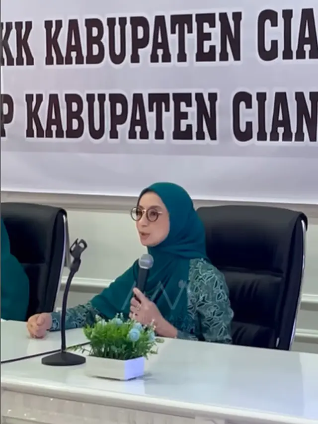 6 Potret Avi Basalamah Istri Ramzi Jadi Ibu PKK, Jabat Ketua Bidang 1 TP PKK Kabupaten Cianjur