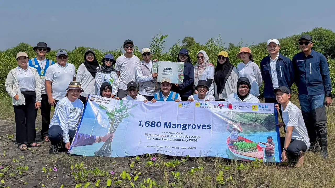 Penanaman 1.680 bibit mangrove di Pantai Tanjung Pakis, Kecamatan Pakisjaya, Kabupaten Karawang, Jawa Barat.