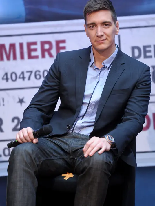 James Phelps yang memerankan kembar Fred Weasley menulis, “Kaget & sedih mendengar Alan Rickman telah tiada. Salah satu aktor terbaik yang pernah saya temui.  Doa mengiringi keluarganya saat ini.” (Bintang/EPA)