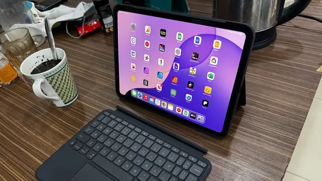Logitech Combo Touch iPad M4