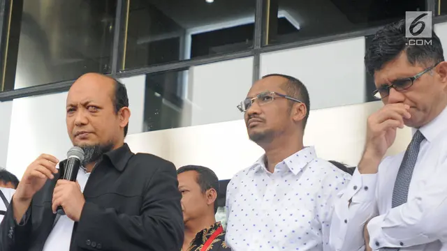 Tiba di KPK, Novel Baswedan Disambut Peluk Hangat Abraham Samad