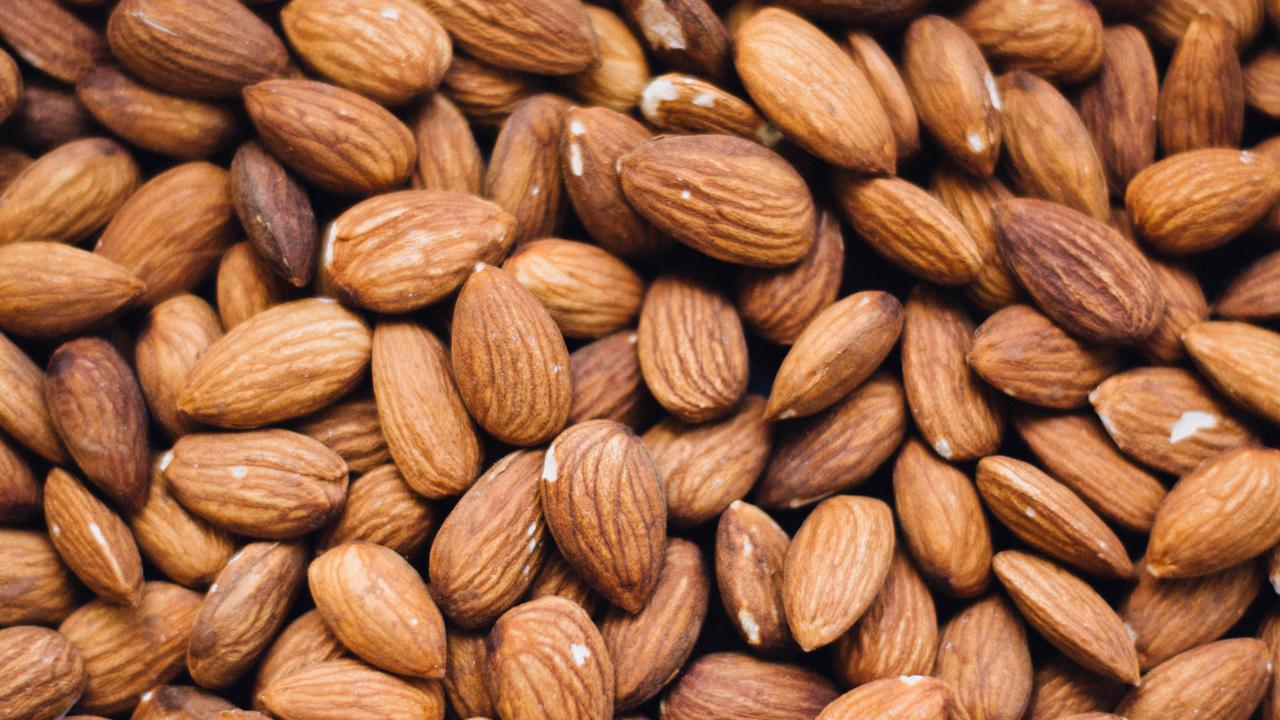 [Fimela] ilustrasi Almond