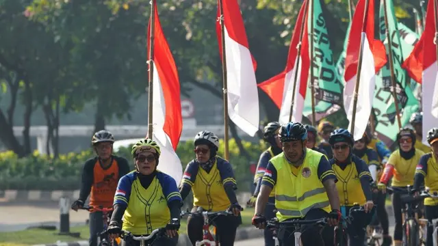 Peringati World Bicycle Day dan Hari Lingkungan Hidup Sedunia dengan Menggunakan Energi Terbarukan