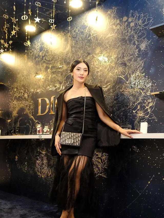 Sandrinna Michelle hingga Raisa Andriana, 10 Gaya Artis Pakai Dress Hitam yang Bisa Jadi Inspirasi