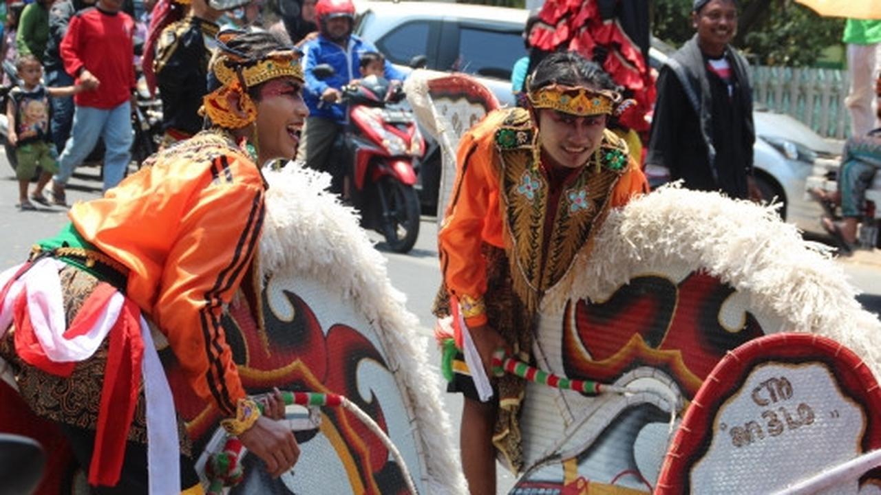 Kirab pusaka meriahkan penyambutan 1 Suro di Kediri