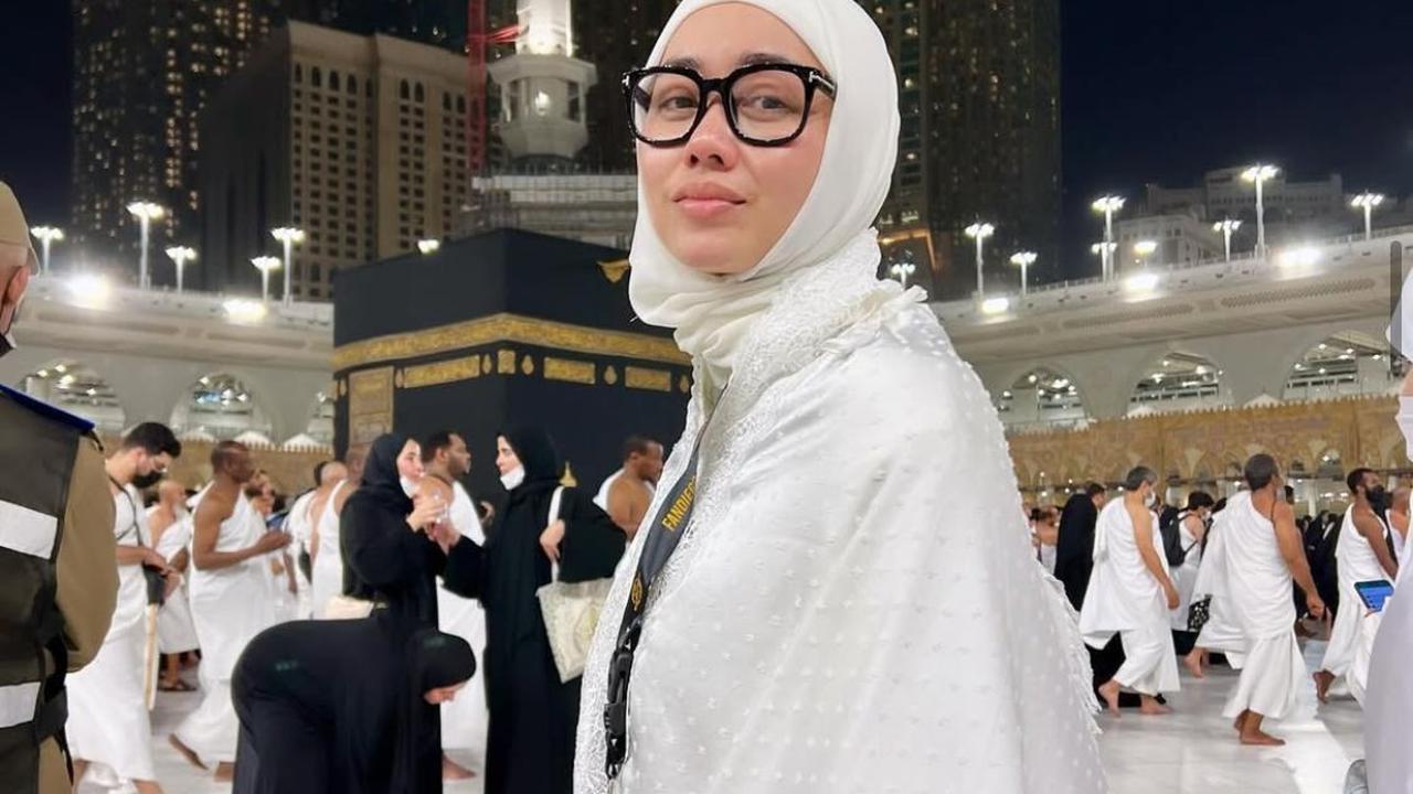 Selfi Nafilah Hijrah Usai Bertemu Sosok Hitam, Apa yang Sebenarnya Terjadi?
