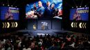 Dwayne Johnson dan Jason Statham berbicara di atas panggung saat konferensi pers premiere film 'Fast & Furious: Hobbs & Shaw' di Beijing, China, Senin (5/8/2019). Hobbs and Shaw menempatkan dua aktor laga papan atas, Jason Statham dan Dwayne Johnson sebagai pemeran utama. (AP Photo/Andy Wong)