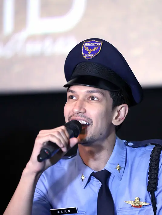 "Saya merasa nggak lucu walau pun sehari-hari ngocol juga. Komedi itu skillnya tinggi banget, nggak ngmong saja bikin orang ketawa. Kita harus makesure orang ada di level komedi yang sama sama kita," kata Dimas, Selasa (17/1). (Nurwahyunan/Bintang.com)