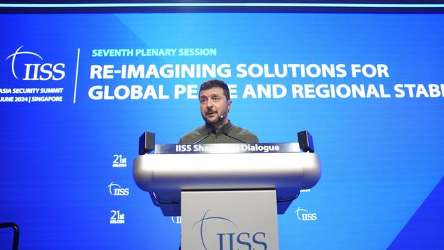 Presiden Ukraina Volodymyr Zelenskyy mendesak para pejabat dari seluruh dunia yang hadir di Shangri-La Dialogue untuk menghadiri KTT Perdamaian Ukraina (AP).