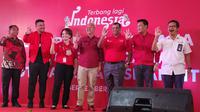 CEO Capital A, Tony Fernandes bersama Forkopimda Sumatera Utara saat meresmikan rute baru AirAsia di Bandara Internasional Silangit, Tapanuli Utara, Sumatera Utara. (Liputan6.com/Dicky Agung Prihanto)