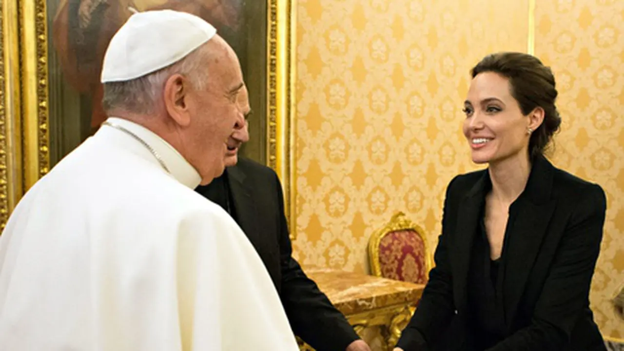Nonton Unbroken di Vatikan, Angelina Jolie Temui Paus Fransiskus