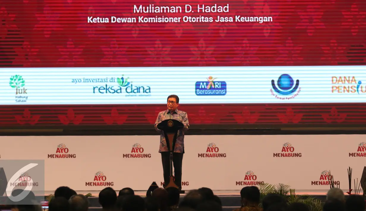 Ketua Dewan Komisioner Otoritas Jasa Keuangan (OJK) Muliaman D Hadad memberikan pidato saat acara "Ayo Menabung" di JCC, Jakarta, Senin (31/10). Jokowi menghimbau masyarakat untuk rajin menabung. (Liputan6.com/Angga Yuniar)