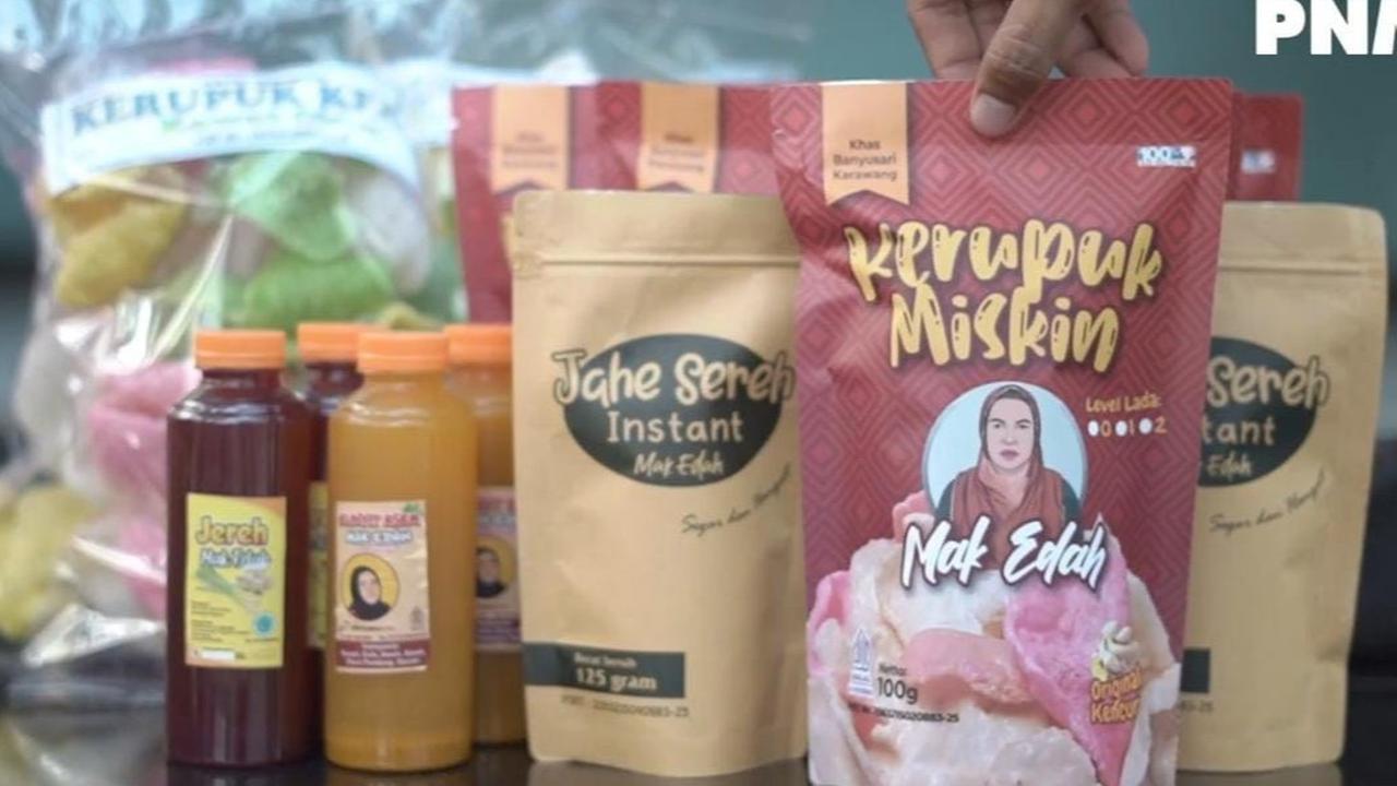 Kisah Nasabah PNM Mekaar Berdayakan Nenek-Nenek di Bekasi untuk Bisnis Kerupuk Kencur