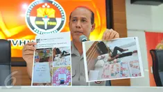 Kadiv Humas Mabes Polri, Irjen Boy Rafli Amar menunjukan foto pelaku penyebar isu Rush Money di Mabes Polri, Jakarta, Sabtu (26/11). Polisi telah menangkap penyebar ajakan untuk melakukan rush money melalui media sosial. (Liputan6.com/Angga Yuniar)