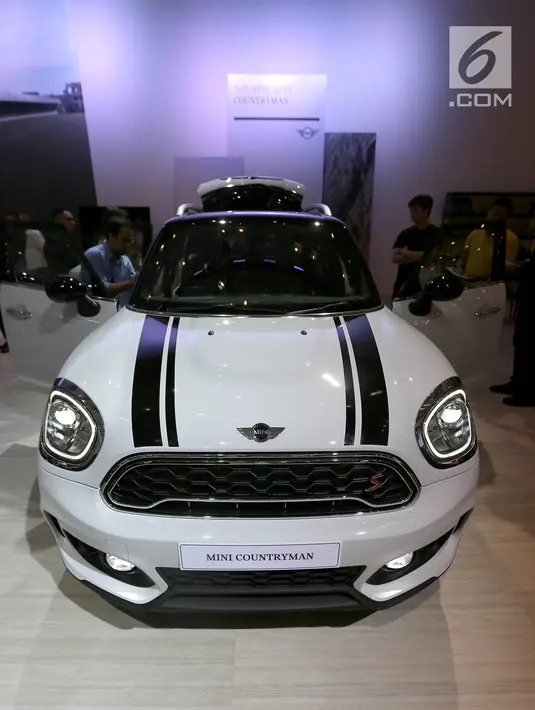 New MINI Cooper S Countryman Sports rakitan lokal dipamerkan Gaikindo Indonesia International Auto Show (GIIAS) 2018, ICE BSD Tangsel, Jumat (3/8). Mobil ini dilengkapi dengan mesin 2,0 liter MINI TwinPower Turbo 4-silinder. (Liputan6.com/Fery Pradolo)