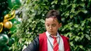 Xabiru, yang menjadi bintang utama dalam acara ini, tampil mengenakan jubah hitam Gryffindor lengkap dengan dasi merah-emas yang ikonik. Penampilannya semakin sempurna dengan tambahan kacamata bulat dan coretan luka petir di dahinya, mirip seperti karakter Harry Potter. Wajah serius namun menggemaskan Xabiru membuatnya benar-benar terlihat seperti penyihir kecil. [@vienstasman]