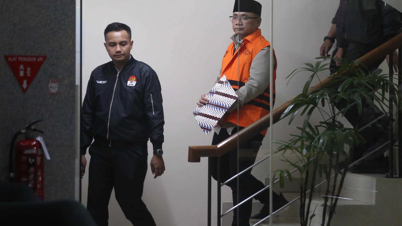 FOTO: KPK Resmi Menahan Yaqut Cholil Qoumas dalam Kasus Dugaan Korupsi Haji
