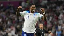 Pemain Inggris, Marcus Rashford merayakan gol&nbsp;ketiga timnya ke gawang Wales saat matchday ketiga Grup B Piala Dunia 2022 di Ahmad Bin Ali Stadium, Rabu (30/11/2022). (AP/Frank Augstein)