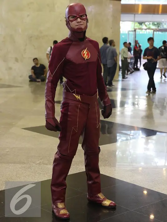 Cosplay Captain America berpose di acara  Indonesia Comic Con 2016 di Jakarta, Sabtu (1/10). Indonesia Comic Con 2016 diselenggarakan pada 1 - 2 Oktober mulai pukul 10.00 hingga 22.00 WIB. (Liputan6.com/Herman Zakharia)