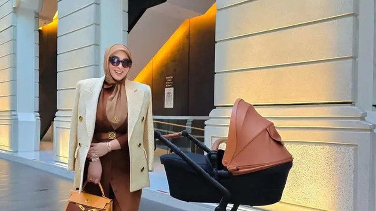 6 Potret Koleksi Tas Hermes Syahrini saat Momong Baby R, Total Harganya Nyaris Rp1 Miliar