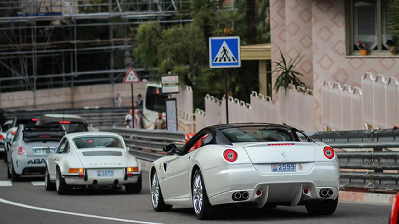 Di Negara Ini, Ferrari dan Porsche Jadi 'Mobil Sejuta Umat'