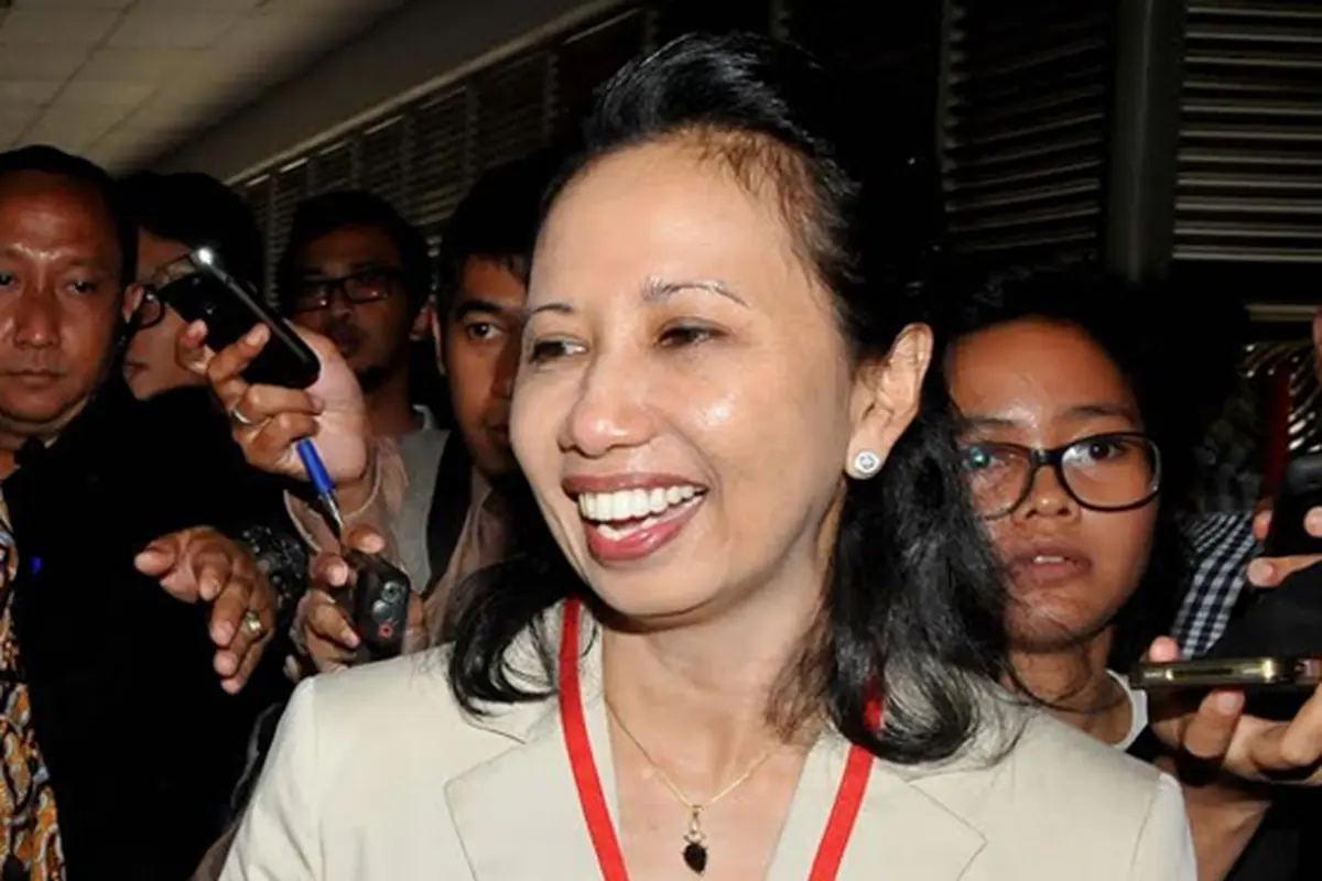  Rini Soemarno 