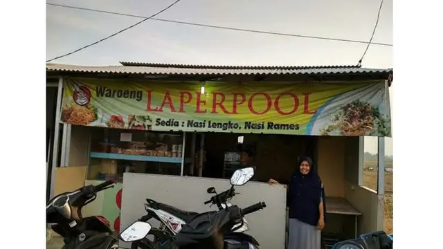 6 Spanduk Penjual Nasi Kuning dan Rames Ini Bikin Geleng Kepala