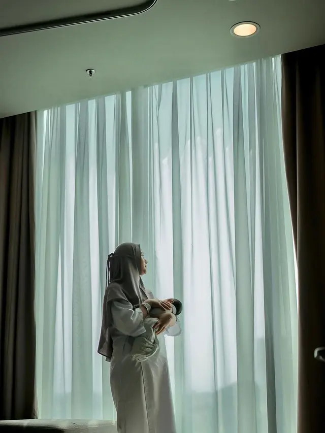 Telah Lahirkan Anak Ketiga, Ini Potret Hangat Ryana Dea Momong Baby Gavin