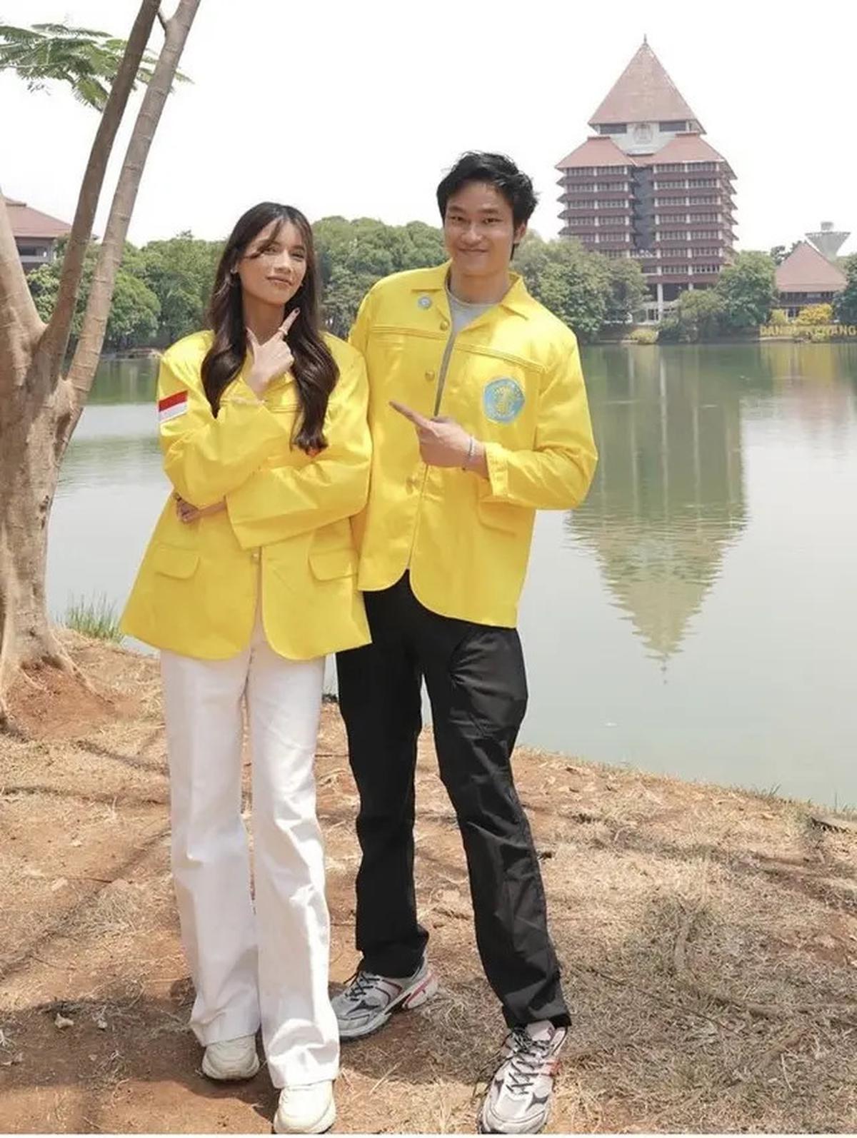 6 Potret Sabrina Chairunnisa dan Putra Sambungnya Azka Corbuzier, Bangga Pakai Almamater Kuning UI