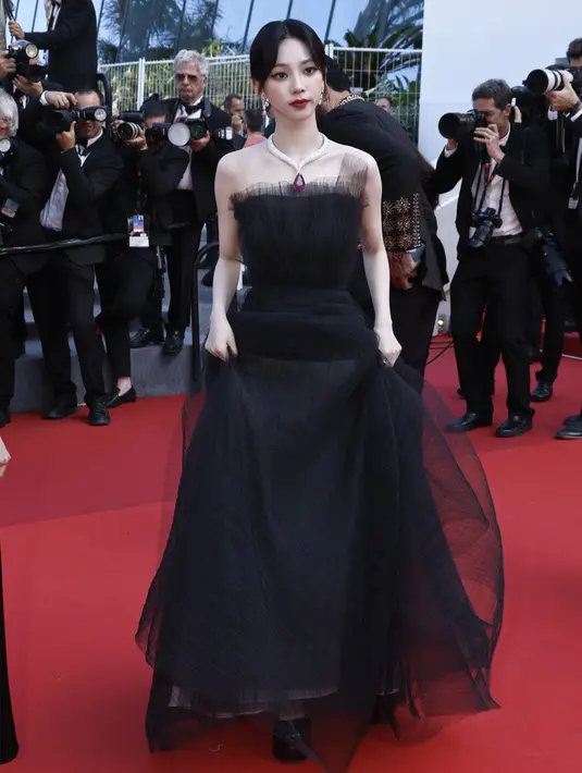 Karina aespa di Festival Film Cannes. (Joel C Ryan/Invision/AP)