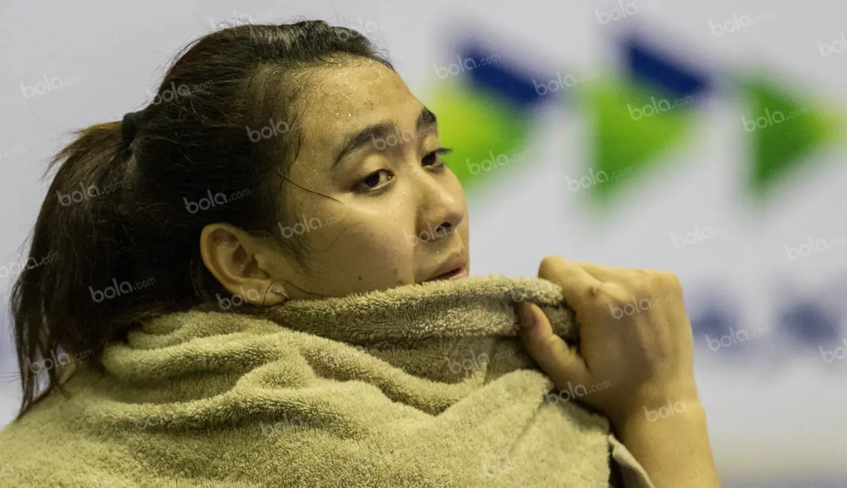 9. Pevoli Jakarta Elektrik PLN, Yolla Yuliana, tampak kelelahan usai bertanding melawan Jakarta PGN Popsivo pada final four seri kedua Proliga 2016 di GOR Amongrogo, Yogyakarta, Sabtu (7/5/2016). (Bola.com/Vitalis Yogi Trisna)