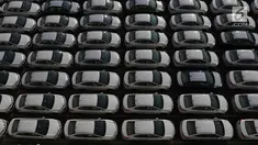 Ratusan Mobil yang siap diekspor terparkir di IPC Car Terminal, PT IKT, Pelabuhan Tanjung Priok, Jakarta, Kamis (11/7/2019). Kemenperin menargetkan ekspor mobil dari Indonesia mencapai 450 ribu unit pada tahun 2019. (Liputan6.com/Johan Tallo)